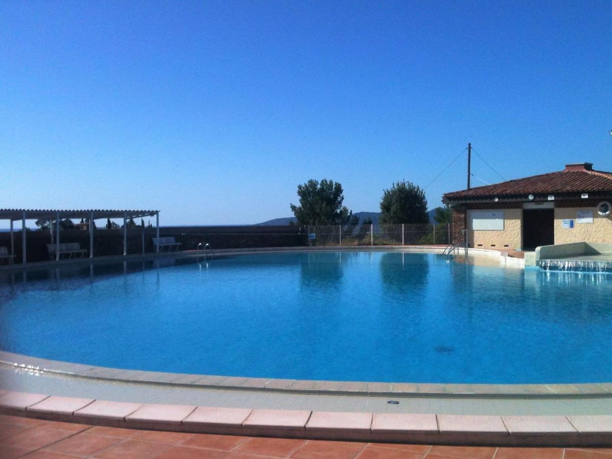 Charming On A Secured Private Domain With Large Swimming Pool Casa vacanze Fréjus